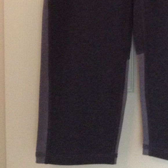 Old Navy Active High Waist Capri Leggings - Picture 7 of 8